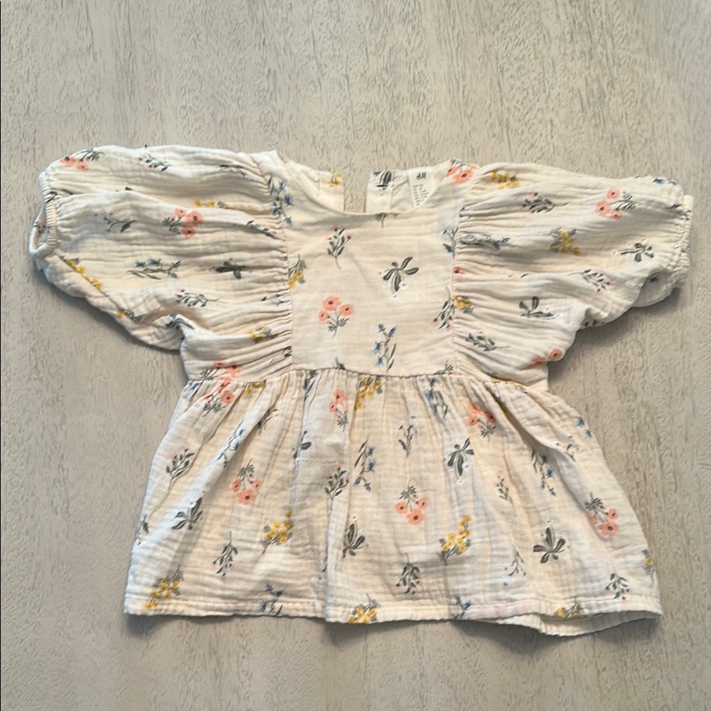 H&M Floral Set - Blouse and shorts